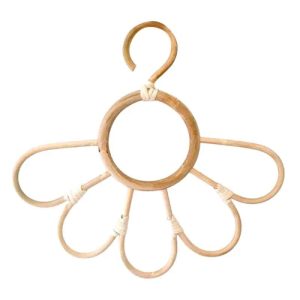 Rotan kledinghanger flower