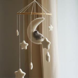 Wiegmobiel koala op de maan